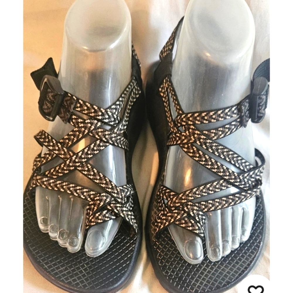 Chaco Women's ZX2 Classic 7M  Black & White Athletic Arch Support EUC